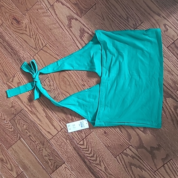 NWT Hollister crop halter top size L - Picture 3 of 4